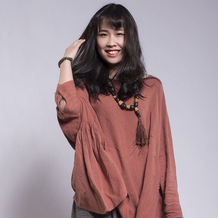 有一首歌是女的唱的，歌词里面唱到高潮时是:我要带你飞，飞呀飞呀飞，飞到梦里，飞到天边叫什么名字