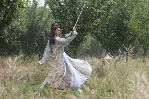 在过去有一种行当叫“包打听”，与现在的线人有何共同之处？