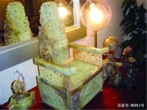 富商花50万伪造假玉凳，专家鉴定后转手卖了2.2亿，富商说了什么？