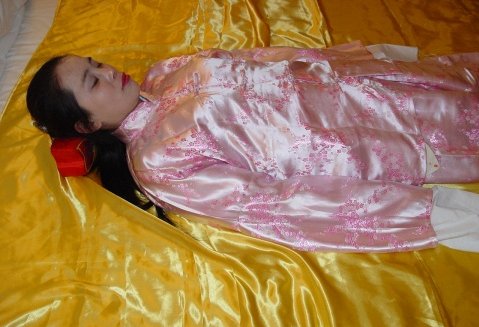 摸死人的脸有何说法？