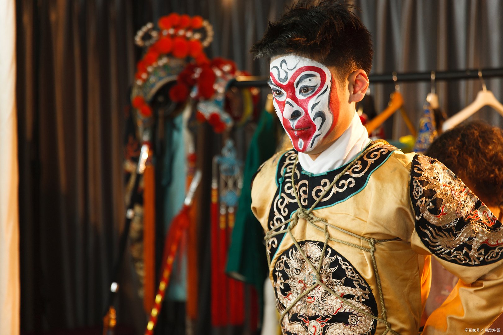 张飞在京剧中是什么颜色的脸谱？有什么典故吗？