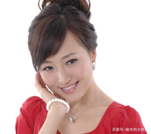 潘长江女儿潘阳30岁嫁给石磊成总裁夫人,如今过得怎么样?