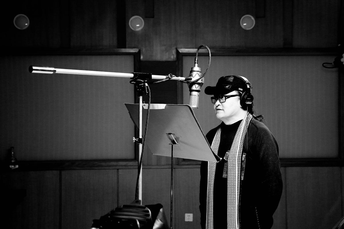 再苦再难也要坚强是什么歌