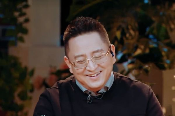 张绍刚从央视名嘴混到无人知晓，只能靠网络节目生存，他为何沦落成这样？