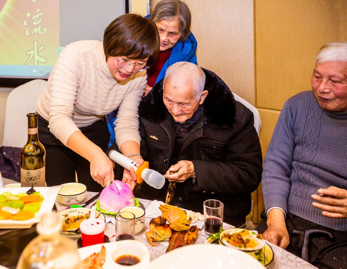 中国古代人满一百岁叫什么？