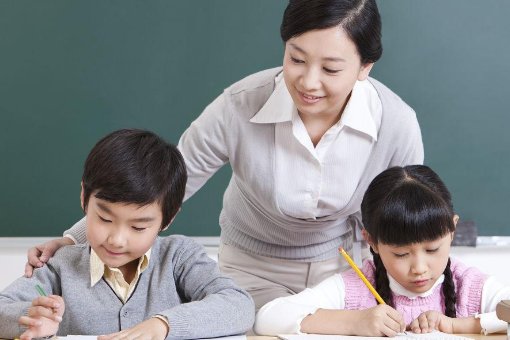 突击的英语单词是什么？