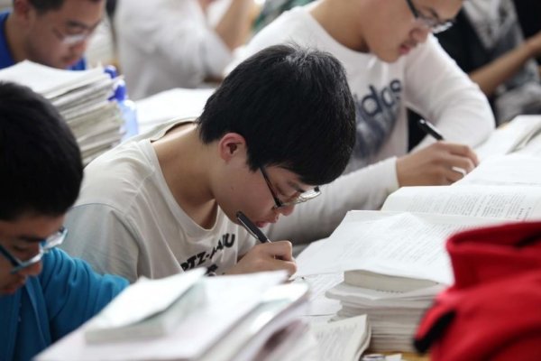 毛泽东写 七律长征 的背景