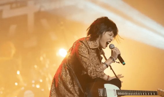 《摇滚狂花》狂野女孩之所以狂野，是因为有狂野的妈妈，狂野也会遗传的吗？