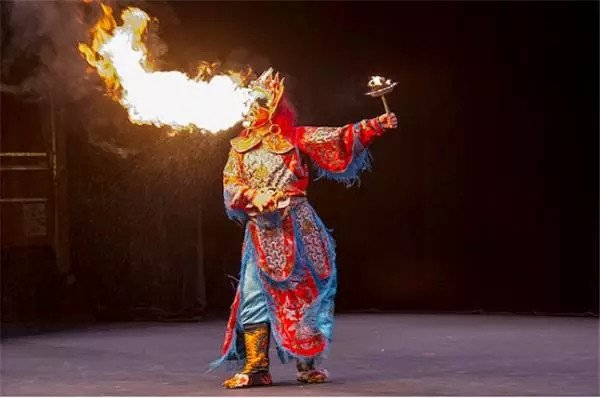 喷火鱼是怎么喷火的？