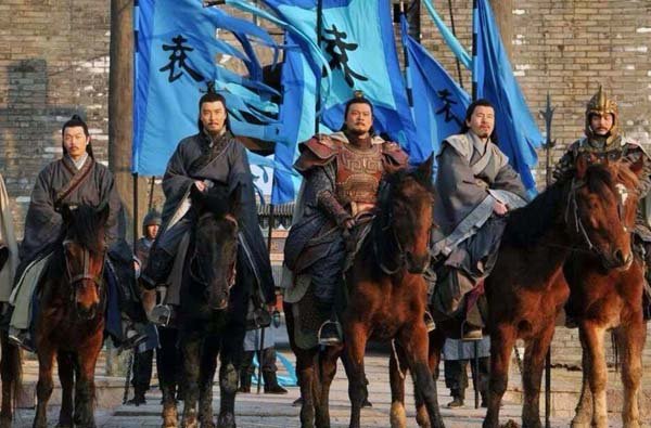 爱才、善用降将的曹操，他为何要杀掉主动归降的吕布呢?