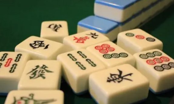 一副完整的麻将牌多少张？