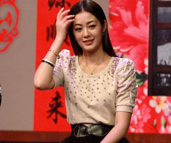 当初毕畅舞蹈视频曝光，身材发福走样，全程尬舞，你怎么看？