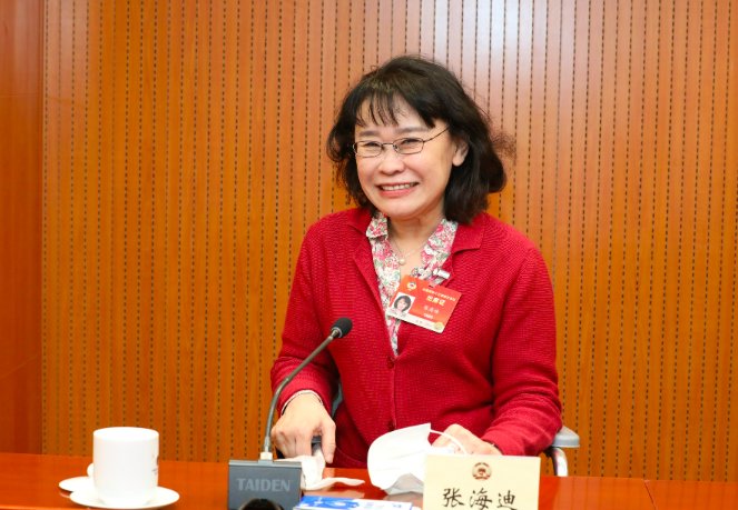 王佐良比海迪大多少岁