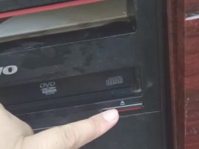 如何在电脑上播放光盘？