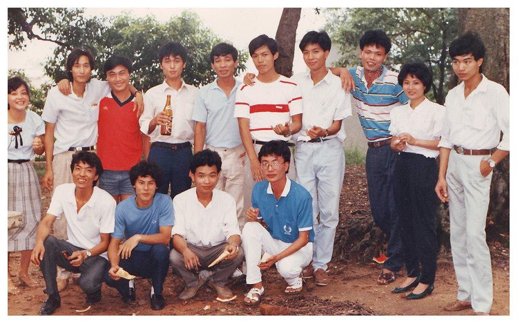 亲爱的朋友们，我们来相会是哪首歌的歌词