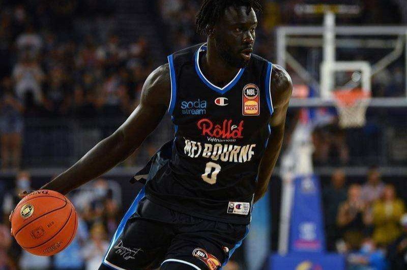 有人知道江苏同曦篮球队的阵容吗？