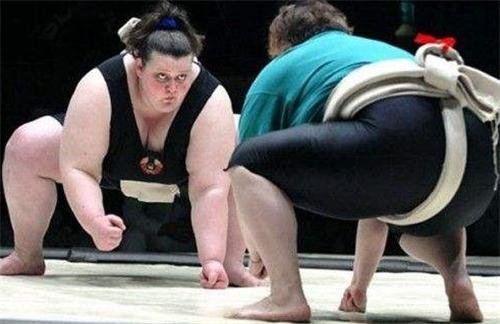 当年拿出900万彩礼，想将自己陪嫁出去的“相扑女王”，近况如何？