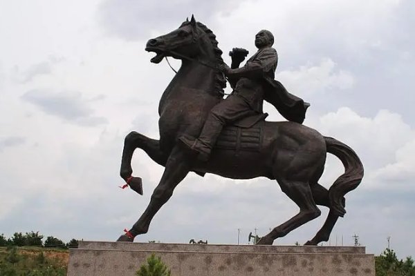 山高路远坑深大军纵横驰奔是为了赠送给谁写的