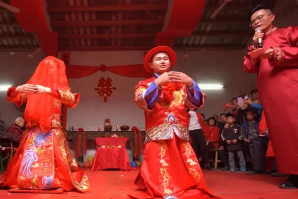 一拜天地二拜高堂主持词是什么?