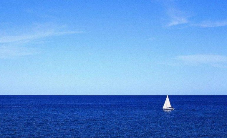 蓝蓝的什么填空一个字？