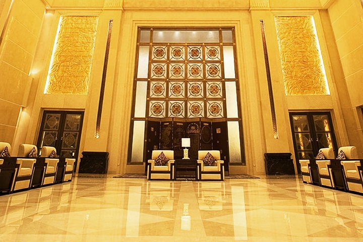 旅馆大堂对面的介绍