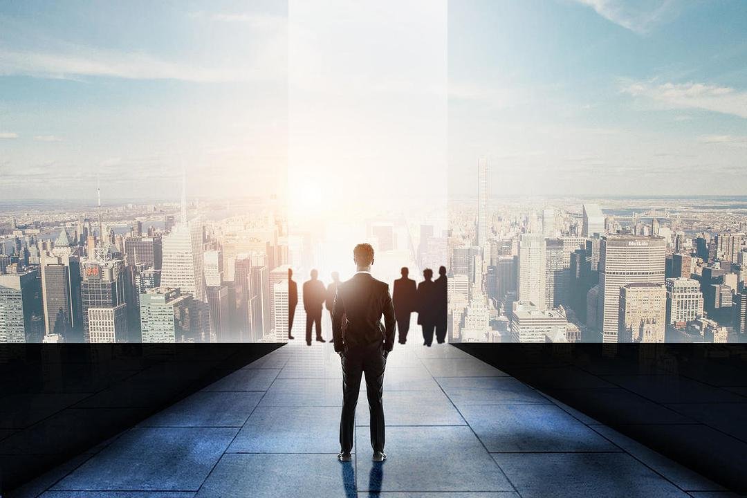 公司领导要求所有女员工上班的时候都要穿高跟鞋和丝袜，该不该拒绝呢？