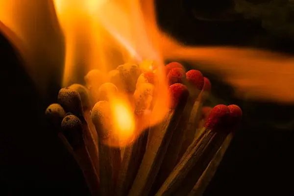 两人干柴烈火欲罢不能时怎么形容