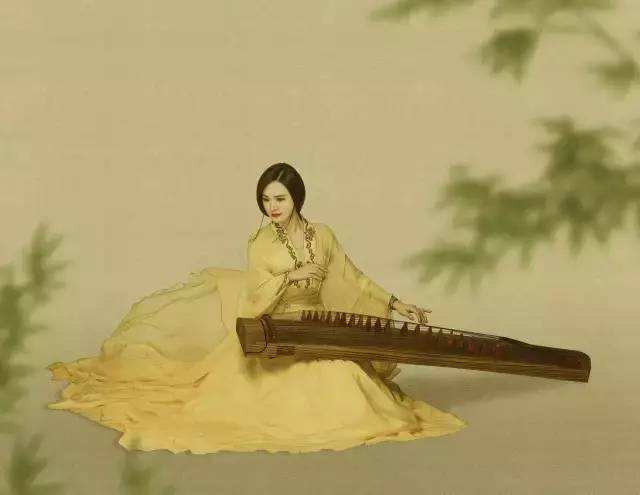 听筝 唐-李端 鸣筝金粟柱，素手玉房前。 欲得周郎顾，时时误拂弦。 这里周郎是周瑜吗？