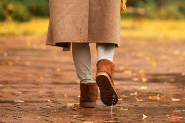 朝暮与年岁并往，然后一同与你行至天光！ 谁能帮忙配个下一句