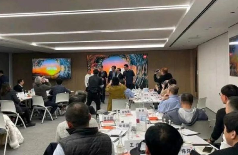 华夏同学会聚会照片神秘外泄,哪些知名人物在场?