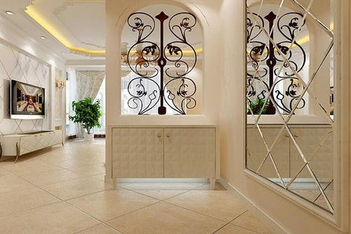 玻璃的材质很坚硬，人们是怎么在上面刻出花纹的？