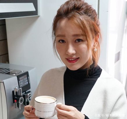 潘长江女儿潘阳30岁嫁给石磊成总裁夫人，如今过得怎么样？