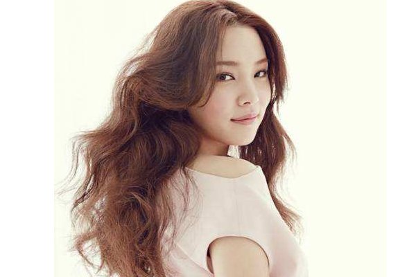 韩可露嫁大9岁男友成阔太,她的近况好吗?