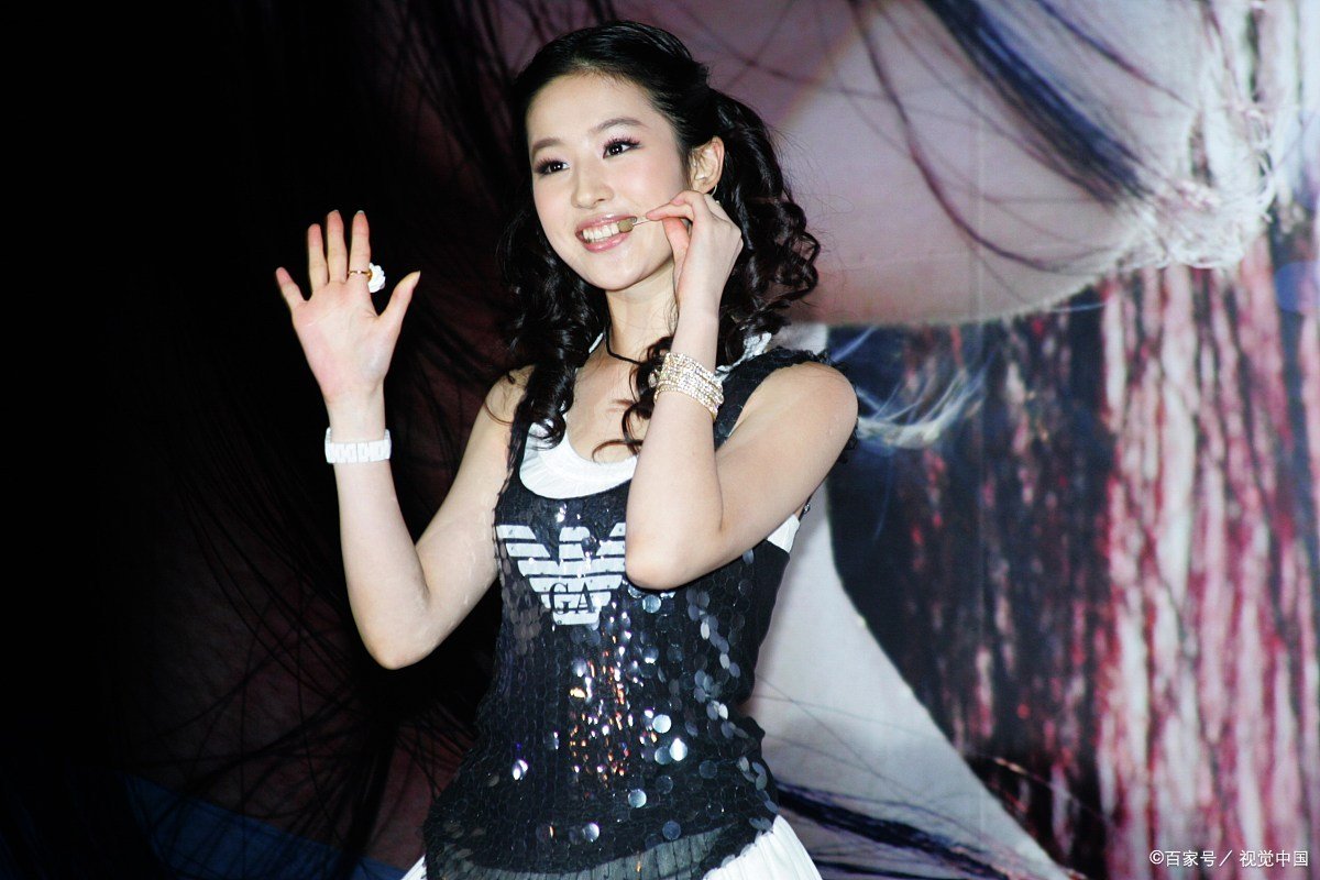 刘亦菲的家庭背景