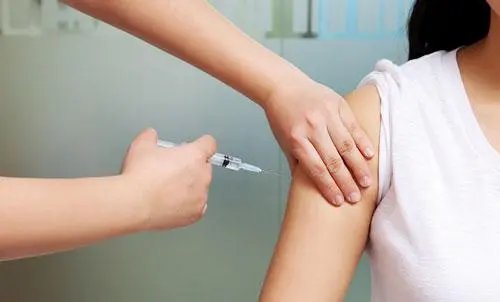 无锡回应村民未打疫苗被取消医疗福利，这一举措有何不妥之处？