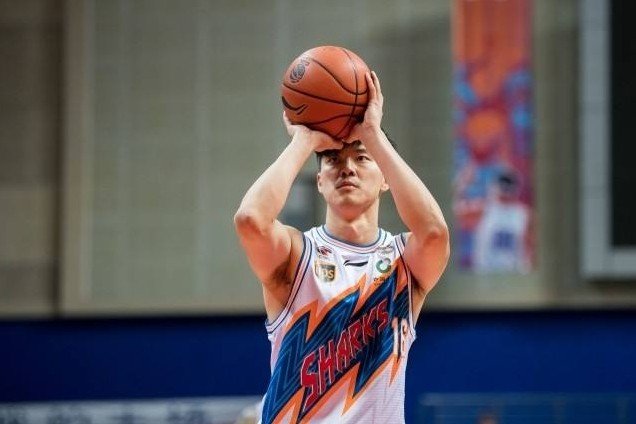 有人知道江苏同曦篮球队的阵容吗？