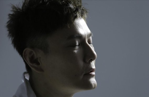 我再也不愿见你在深夜买醉是哪首歌的歌词？