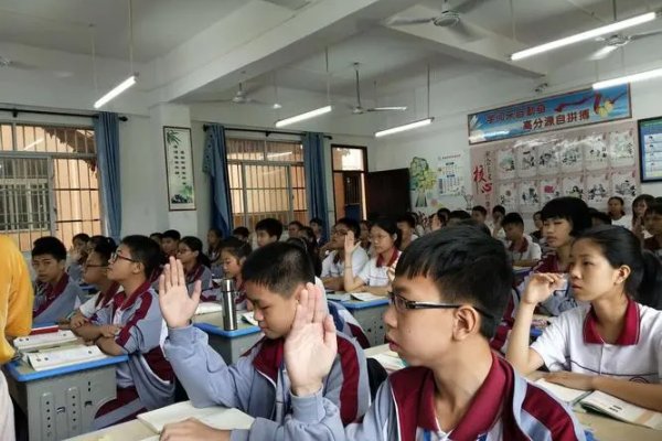 成语如临深渊如履薄冰的意思