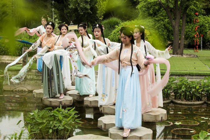 七仙女跳皮筋啥意思