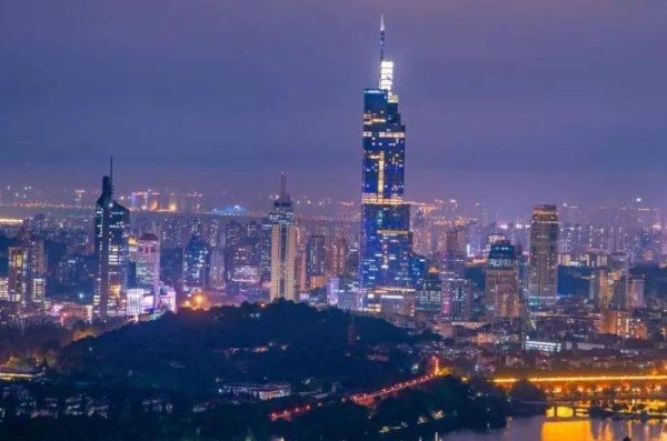 我国哪个城市有虎踞龙盘之称