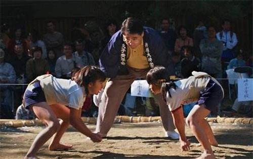 当年拿出900万彩礼，想将自己陪嫁出去的“相扑女王”，近况如何？