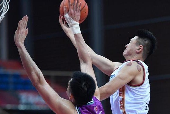 有人知道江苏同曦篮球队的阵容吗？