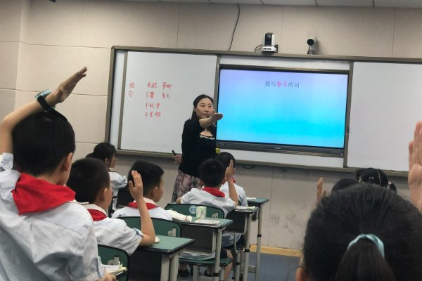 甘其食,美其服,安其居,乐其俗翻译