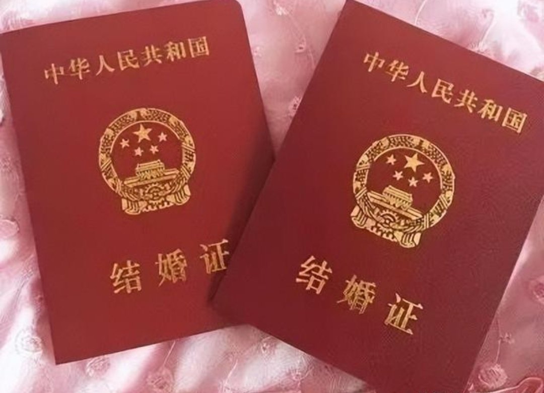 被妹妹冒名结婚，姐姐一妻二夫30年，妹妹的举动是否涉嫌违法？