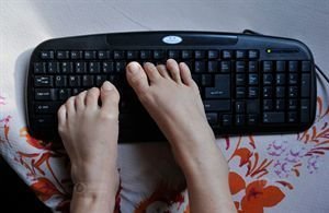 无臂女孩罗凤枝,是怎样面对生活,不向命运低头服软?