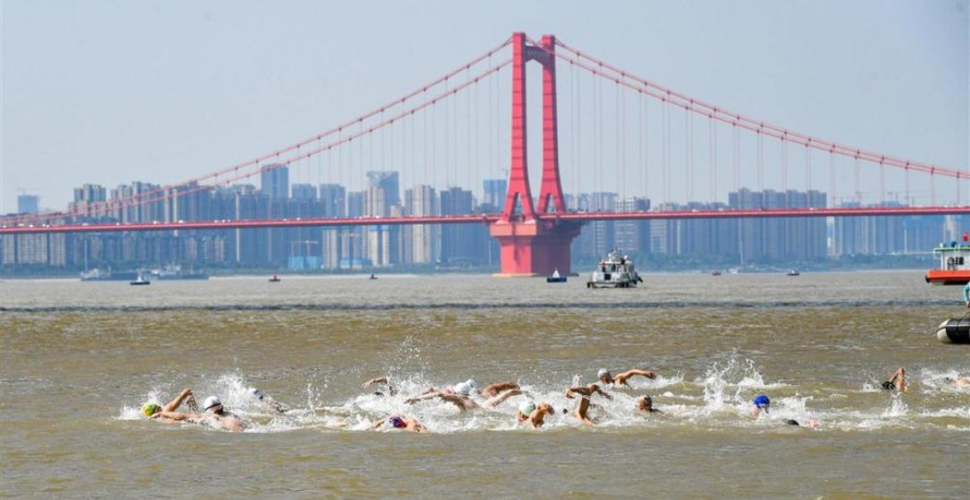 横渡长江多少米