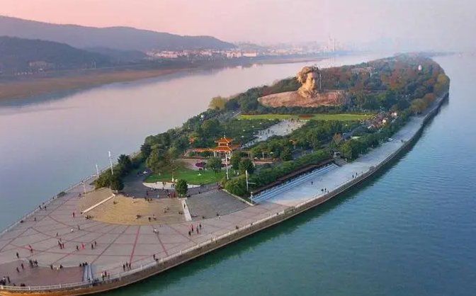 问苍茫大地谁主沉浮的意思