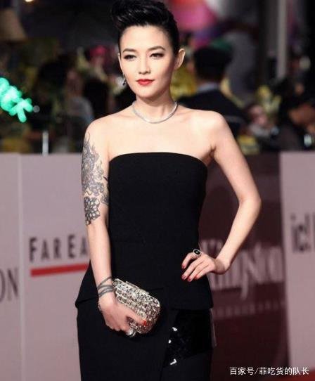 从家喻户晓到无人问津，小魔女范晓萱纹花臂，摘子宫为什么会变成这样？