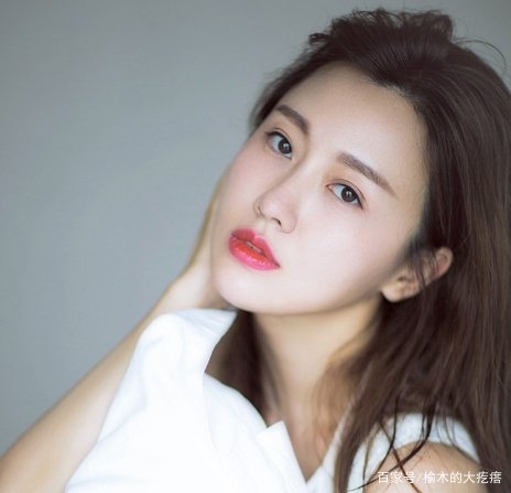 潘长江女儿潘阳30岁嫁给石磊成总裁夫人,如今过得怎么样?