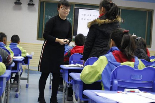 鹤立鸡群令人钦的生肖